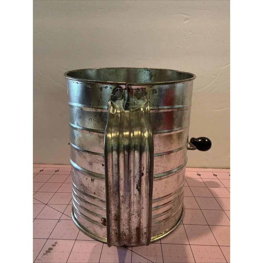 Vintage Bromwell's Flower‎ Sifter 5 Cups Black Handle